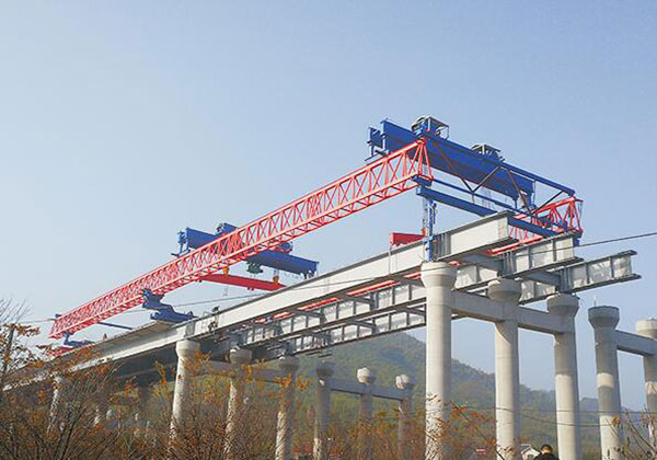 貴州貴陽(yáng)自平衡架橋機(jī)案例現(xiàn)場(chǎng)