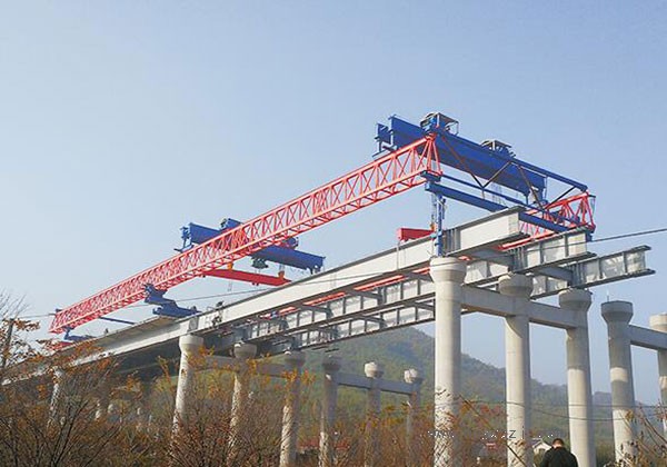 100t架橋機租賃廠家：專業(yè)設備，**服務