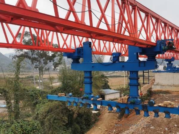 如何確保50米架橋機在極端天氣條件下的施工**？